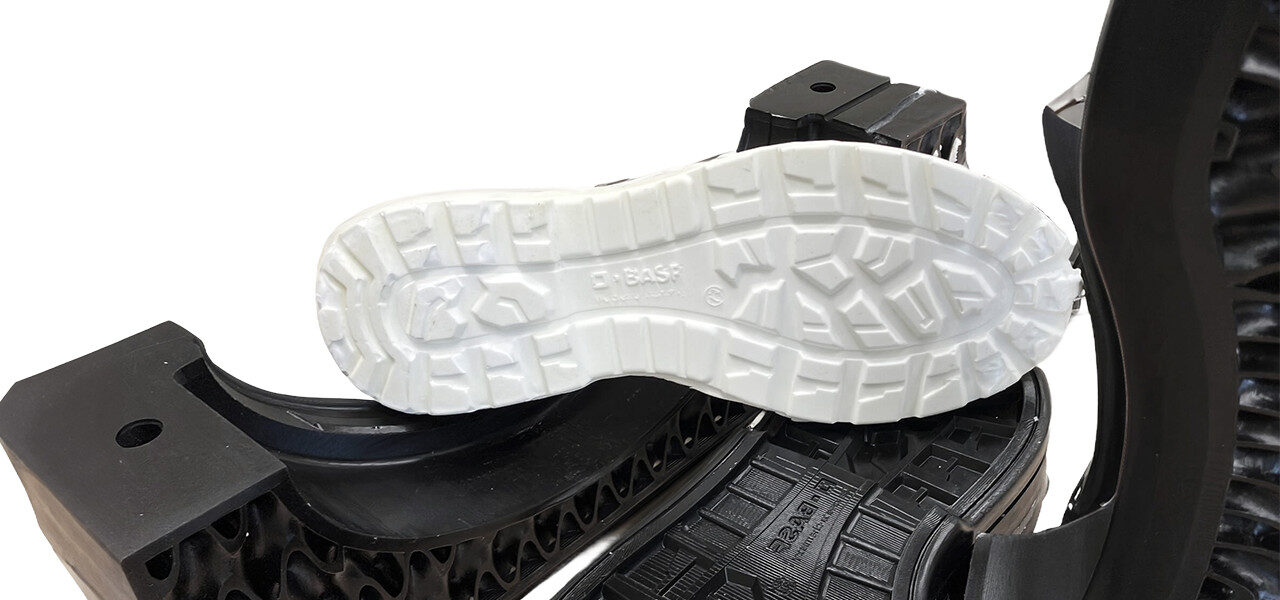 1100 B - Model Image - 6